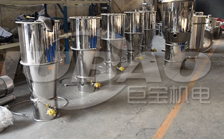 間斷式真空上料機(jī)化工粉末試機(jī)進(jìn)行中